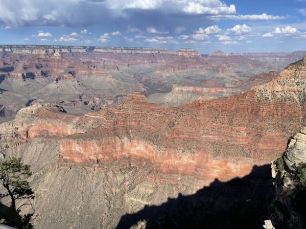 Different colors in the Grand Canyon walls