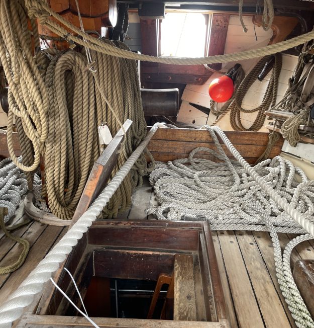 Ropes and the hatch on the Kalmar Nyckel.